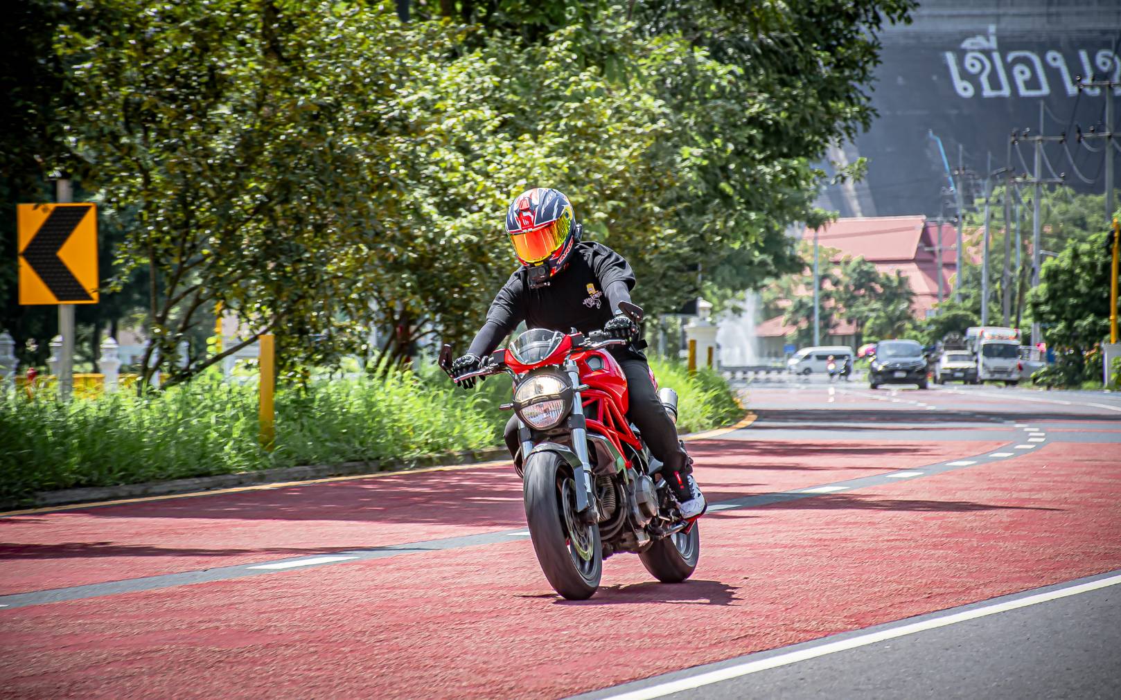 Ducati Monster 795 front three-quarter